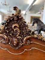 Koka gulta ar eņģeļu kokgriezumiem — Luija XV stilā, Ļoti Smalkiem Kokgriezumiem, Zelta Krāsas Akcentiem (Carved Wood Bed with Cherubs in Louis XV Style) (4008) - Image 22