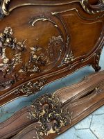 Koka gulta ar eņģeļu kokgriezumiem — Luija XV stilā, Ļoti Smalkiem Kokgriezumiem, Zelta Krāsas Akcentiem (Carved Wood Bed with Cherubs in Louis XV Style) (4008) - Image 20
