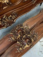 Koka gulta ar eņģeļu kokgriezumiem — Luija XV stilā, Ļoti Smalkiem Kokgriezumiem, Zelta Krāsas Akcentiem (Carved Wood Bed with Cherubs in Louis XV Style) (4008) - Image 21