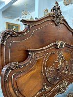 Koka gulta ar eņģeļu kokgriezumiem — Luija XV stilā, Ļoti Smalkiem Kokgriezumiem, Zelta Krāsas Akcentiem (Carved Wood Bed with Cherubs in Louis XV Style) (4008) - Image 30
