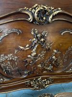Koka gulta ar eņģeļu kokgriezumiem — Luija XV stilā, Ļoti Smalkiem Kokgriezumiem, Zelta Krāsas Akcentiem (Carved Wood Bed with Cherubs in Louis XV Style) (4008) - Image 31