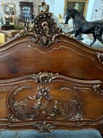 Koka gulta ar eņģeļu kokgriezumiem — Luija XV stilā, Ļoti Smalkiem Kokgriezumiem, Zelta Krāsas Akcentiem (Carved Wood Bed with Cherubs in Louis XV Style) (4008) - Image 34