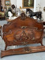 Koka gulta ar eņģeļu kokgriezumiem — Luija XV stilā, Ļoti Smalkiem Kokgriezumiem, Zelta Krāsas Akcentiem (Carved Wood Bed with Cherubs in Louis XV Style) (4008) - Image 11