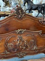 Koka gulta ar eņģeļu kokgriezumiem — Luija XV stilā, Ļoti Smalkiem Kokgriezumiem, Zelta Krāsas Akcentiem (Carved Wood Bed with Cherubs in Louis XV Style) (4008) - Image 16