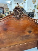 Koka gulta ar eņģeļu kokgriezumiem — Luija XV stilā, Ļoti Smalkiem Kokgriezumiem, Zelta Krāsas Akcentiem (Carved Wood Bed with Cherubs in Louis XV Style) (4008) - Image 36