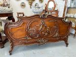 Koka gulta ar eņģeļu kokgriezumiem — Luija XV stilā, Ļoti Smalkiem Kokgriezumiem, Zelta Krāsas Akcentiem (Carved Wood Bed with Cherubs in Louis XV Style) (4008) - Image 17