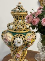 "Capodimonte" Liela Izmēra Dekoratīva Vāze ar Vāku, Zaļā un Zelta Krāsā (5036) - Image 3