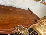 Koka gulta ar eņģeļu kokgriezumiem — Luija XV stilā, Ļoti Smalkiem Kokgriezumiem, Zelta Krāsas Akcentiem (Carved Wood Bed with Cherubs in Louis XV Style) (4008) - Image 37