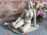 Kvindefigur med signatur, mellem størrelse, mellem vægt (6753)