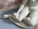 Kvindefigur med signatur, mellemstor, mellemvægtig (6753) - Billede 6