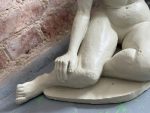 Kvindefigur med signatur, mellemstor, mellemvægtig (6753) - Billede 12