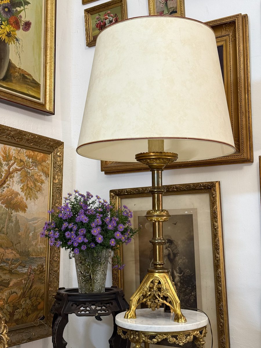 Stor bordlampe med stor skærm, 2 pærer (6169) Stor bordlampe med stor skærm, 2 pærer (6169)