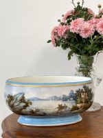Porcelāna Bīdermeiera stila kašpo ar panorāmisku Romantisma ainavu — Vācija vai Bohēmija, ap 1850.–1880. Porcelāna Kašpo Gaiši Zilā Krāsā, Vidēji Liela Izmēra, Smags Pēc Svara (5013) - Image 2
