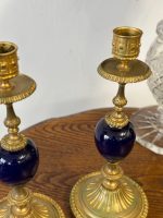 Maza Izmēra Franču Luija XVI stila Svečturu Pāris ar Porcelāna Detalizāciju, Viena Svecei, Viegli Pēc Svara (5168) - Image 6
