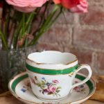 Porcelāna Krūzīte ar Ziedu Detalizāciju, Vidēja Izmēra (5403)