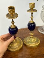 Maza Izmēra Franču Luija XVI stila Svečturu Pāris ar Porcelāna Detalizāciju, Viena Svecei, Viegli Pēc Svara (5168) - Image 3