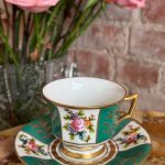 Porcelāna Krūzīte Zaļā Krāsā ar Ziedu Detalizāciju, Vidēja Izmēra (5398)