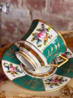 Porcelāna Krūzīte Zaļā Krāsā ar Ziedu Detalizāciju, Vidēja Izmēra (5398) - Image 2