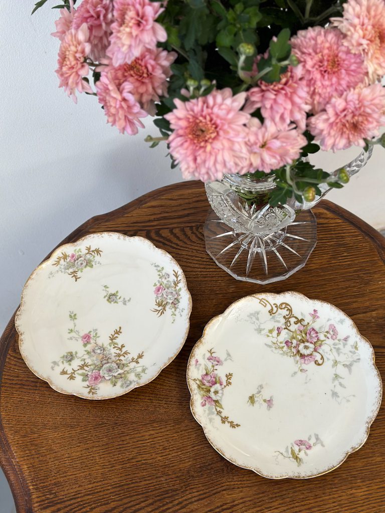Franču Porcelāna Šķīvji 2 gab, Neliela Izmēra (5135) - Image 1
