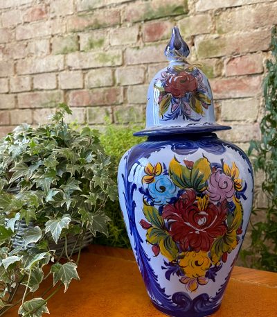 Lille vase med låg og blomstermønster (2867)