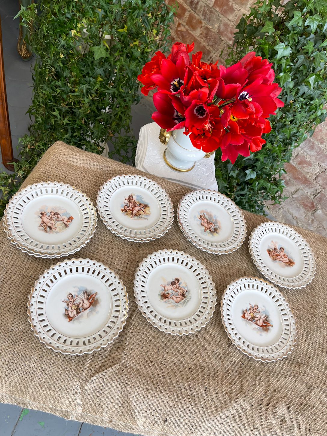 Porcelāna Šķīvji ar Eņģeļiem, 11 gab (3196) - Image 1