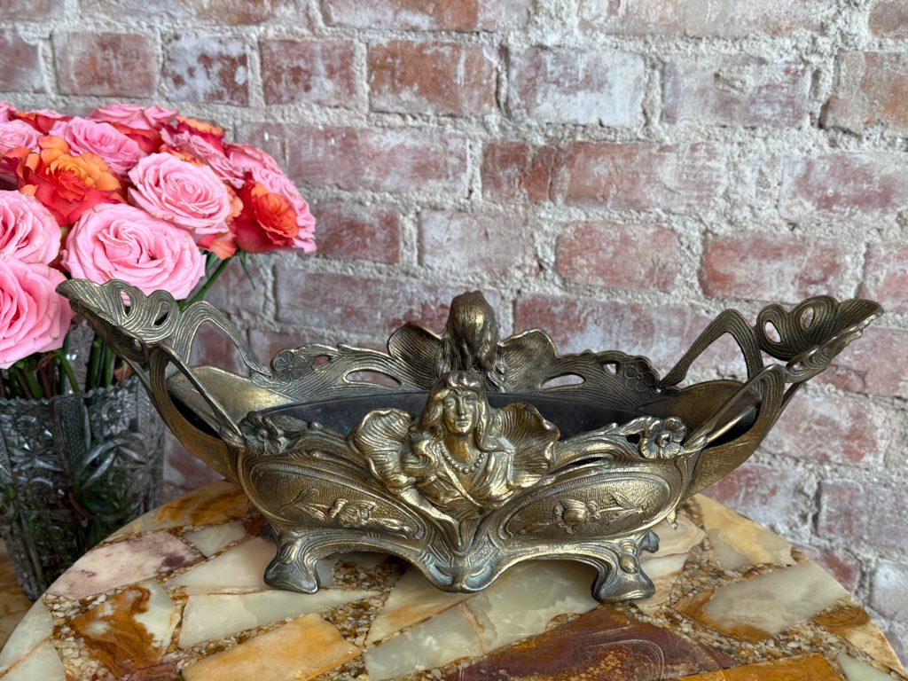 Jūgendstila bronzas kašpo / jardinière ar femme-fleur figūru un magoņu dekoru — Jūgendstils, Francija vai Beļģija, ap 1895.–1910. Jūgendstila/Art Nuoveau Trauks Ziediem, Vidēja Izmēra (5395) - Image 1