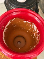 Anduze Urna Sarkanā Glazūrā — Tradicionālā Francijas Dienvidu Keramika, Terre Figuière Anduze Manufaktūra, Francija, 20. gs., franču keramikas kašpo, puķpodi, pieejami 2gabali (6055) - Image 9