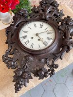 Grezns sienas pulkstenis ar augstvērtīgiem kokgriezumiem — bīdermeijera stilā, (Elegant Wooden Wall Clock with Exquisite Carvings — Biedermeier Style) (3197) - Image 7