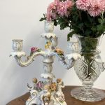 Porcelāna Svečturis ar Eņģeļiem, 4 Svecēm, Vidēja Izmēra (5147)