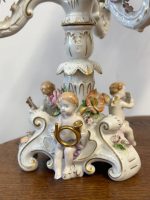 Porcelāna Svečturis ar Eņģeļiem, 4 Svecēm, Vidēja Izmēra (5147) - Image 5