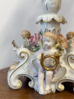 Porcelāna Svečturis ar Eņģeļiem, 4 Svecēm, Vidēja Izmēra (5147) - Image 4