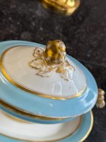 porcelāna terīne ar vāku, maza izmēra, baltā/gaiši zilā/zelta krāsā (7253) - Image 11