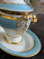 porcelāna terīne ar vāku, maza izmēra, baltā/gaiši zilā/zelta krāsā (7253) - Image 9