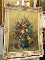 Glezna "Ziedu klusā daba" greznā gaišā rāmī (Floral Still Life Oil Painting in an Ornate Light Frame) (6149) - Image 8