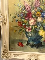 Glezna "Ziedu klusā daba" greznā gaišā rāmī (Floral Still Life Oil Painting in an Ornate Light Frame) (6149) - Image 7