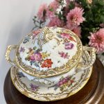 Maza Izmēra Porcelāna Terīne ar Šķīvi, Apgleznota ar Zelta Krāsas Detalizāciju (5144)