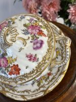 Maza Izmēra Porcelāna Terīne ar Šķīvi, Apgleznota ar Zelta Krāsas Detalizāciju (5144) - Image 9