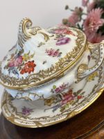 Maza Izmēra Porcelāna Terīne ar Šķīvi, Apgleznota ar Zelta Krāsas Detalizāciju (5144) - Image 4