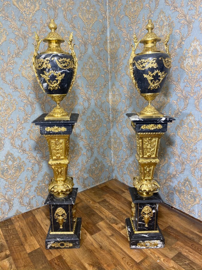 Sæt af sorte marmorsøjler og urner med forgyldt bronze, Napoleon III