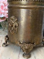 Antīks bronzas šampanieša dzesētājs uz lauvas ķepām — Magdeburgas lietuve, Ļoti smags (antique brass lion paw champagne ice bucket) (4660) - Image 12