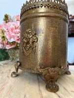 Antīks bronzas šampanieša dzesētājs uz lauvas ķepām — Magdeburgas lietuve, Ļoti smags (antique brass lion paw champagne ice bucket) (4660) - Image 5
