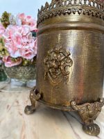 Antīks bronzas šampanieša dzesētājs uz lauvas ķepām — Magdeburgas lietuve, Ļoti smags (antique brass lion paw champagne ice bucket) (4660) - Image 8