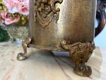 Antīks bronzas šampanieša dzesētājs uz lauvas ķepām — Magdeburgas lietuve, Ļoti smags (antique brass lion paw champagne ice bucket) (4660) - Image 7