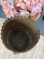Antīks bronzas šampanieša dzesētājs uz lauvas ķepām — Magdeburgas lietuve, Ļoti smags (antique brass lion paw champagne ice bucket) (4660) - Image 14