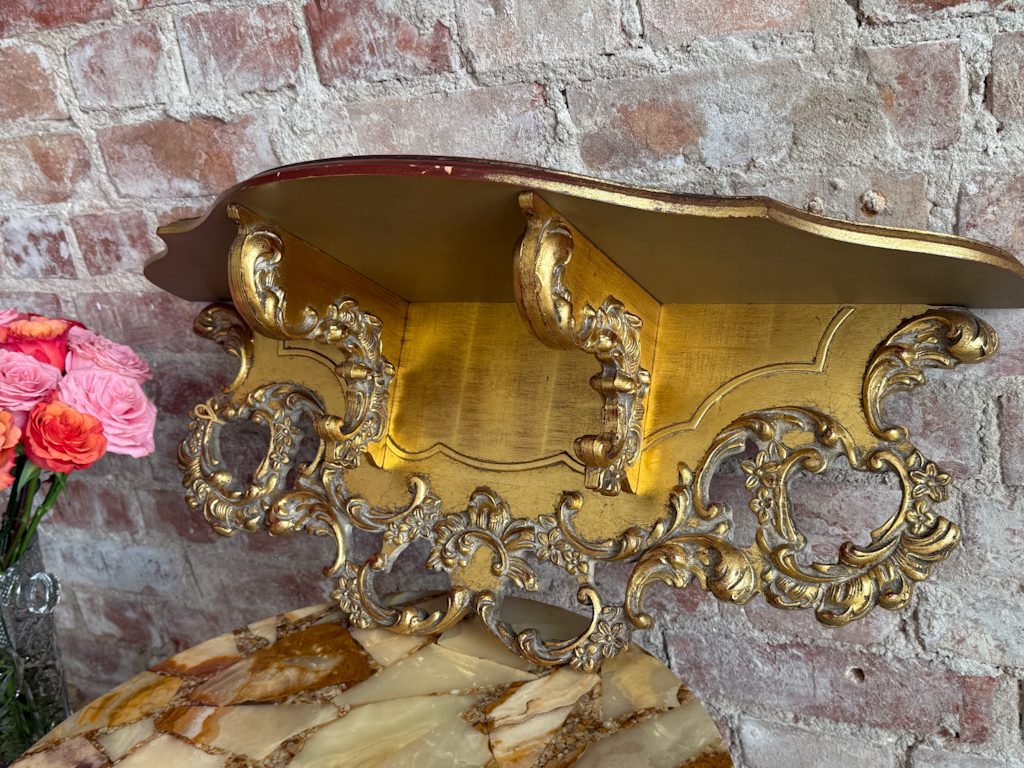 Zeltīta Koka Sienas Konsole ar Bronzas Rocaille Ornamentu — Louis XV Rococo, Francija/Itālija, 19.gs. (5384) - Image 1