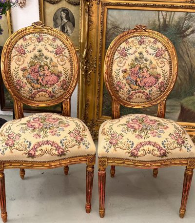 Luksuriøse forgyldte salonstole med pastoralt tapet - Louis XVI stil