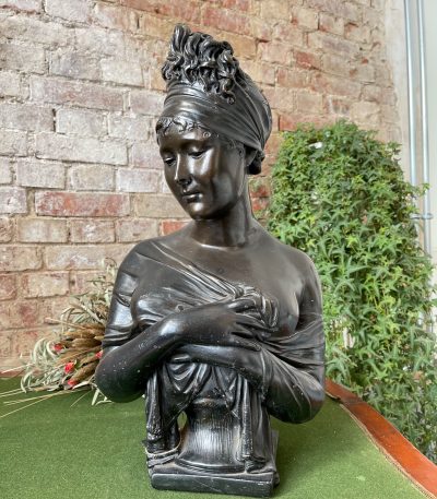 Kvindefigur, mellemstor (1122)
