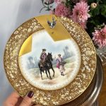 Izsmalcināts Porcelāna Šķīvis ar Parakstu, Neliela Izmēra (5170)