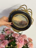 Miniatūra Glezniņa, Melnā Rāmī ar Izsmalcinātu Bronzas Detalizāciju (5179)