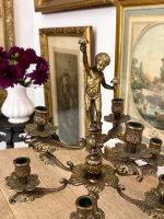 Grezns Bronzas Kandelabrs deviņām Svecēm ar Ķeruba Figūru — Baroka stilā, (antique bronze cherub candelabra dark patina — Baroque Style) (6079) - Image 11